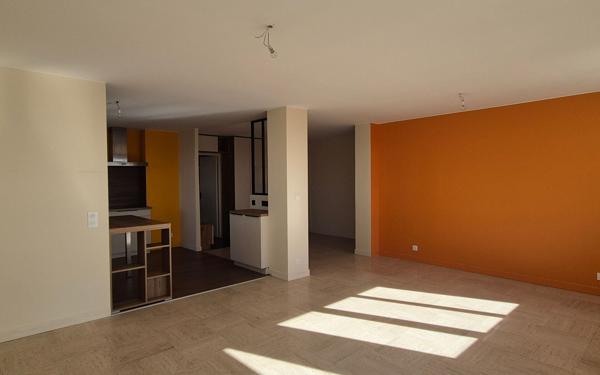 Appartement à vendre    5 pièces • 102,32 m2 Saint-Étienne