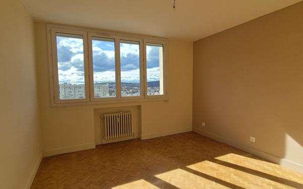 Appartement à vendre    5 pièces • 102,32 m2 Saint-Étienne