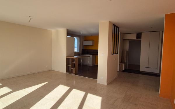 Appartement à vendre    5 pièces • 102,32 m2 Saint-Étienne