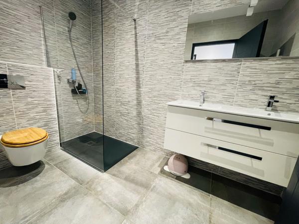 VILLA T4 PLEIN PIED PISCINE ET GARAGE