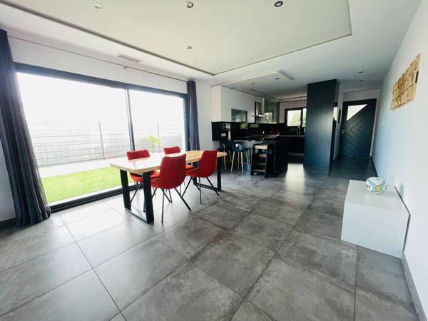 VILLA T4 PLEIN PIED PISCINE ET GARAGE