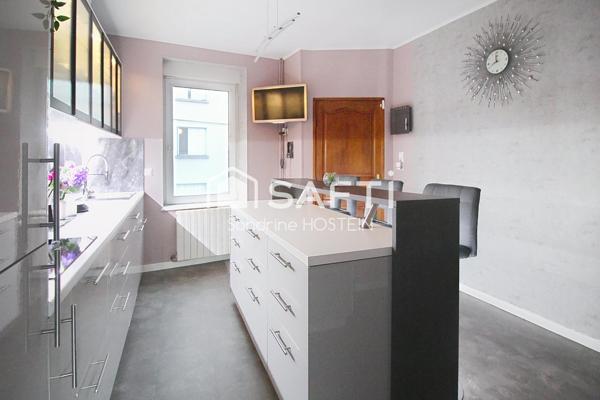 Appartement Duplex avec 3 chambres-mezzanine-caves-garage et jardin!