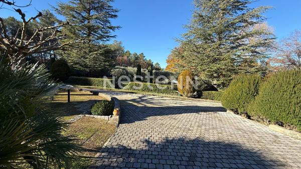 Demeure d'exception de 224 m2 avec 4 chambres et son garage à Trets