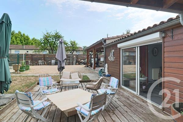 Maison à vendre  6 pièces - 206 m 2   MONTPON MENESTEROL  - 24