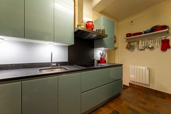 Pau (64) - À vendre Propriété de 450m2 - Forêt et prairie de 20 ha avec vue exceptionnelle sur les Pyrénées au calme.