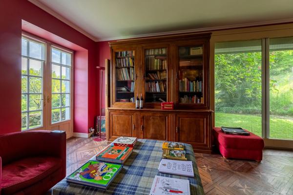 Pau (64) - À vendre Propriété de 450m2 - Forêt et prairie de 20 ha avec vue exceptionnelle sur les Pyrénées au calme.