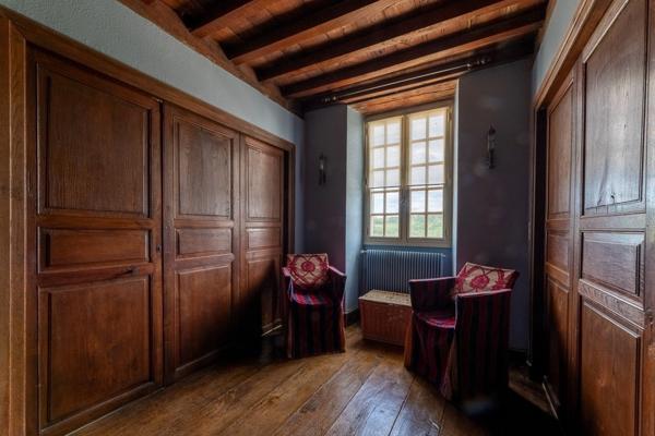 Pau (64) - À vendre Propriété de 450m2 - Forêt et prairie de 20 ha avec vue exceptionnelle sur les Pyrénées au calme.