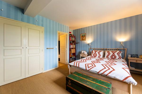 Pau (64) - À vendre Propriété de 450m2 - Forêt et prairie de 20 ha avec vue exceptionnelle sur les Pyrénées au calme.