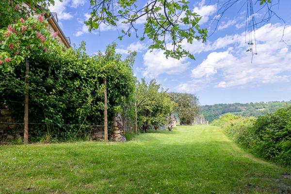 Pau (64) - À vendre Propriété de 450m2 - Forêt et prairie de 20 ha avec vue exceptionnelle sur les Pyrénées au calme.