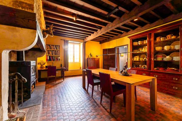 Pau (64) - À vendre Propriété de 450m2 - Forêt et prairie de 20 ha avec vue exceptionnelle sur les Pyrénées au calme.