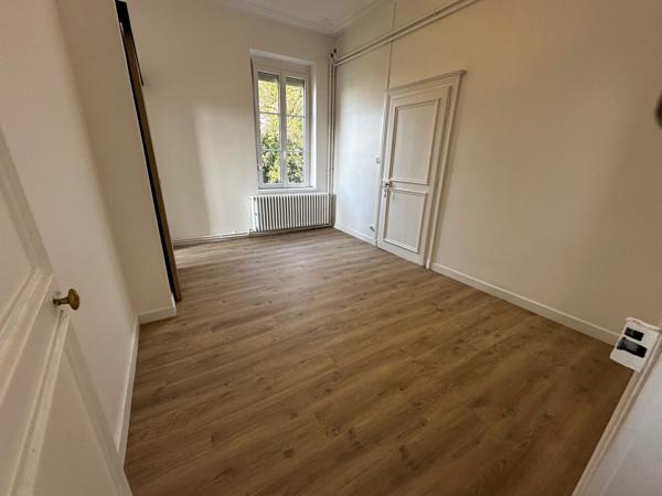 F4 ancien complètement rénové