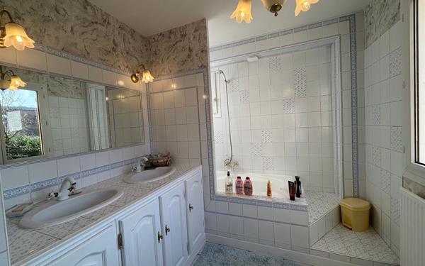 Maison à vendre    5 pièces • 150 m2 Champs-sur-Yonne