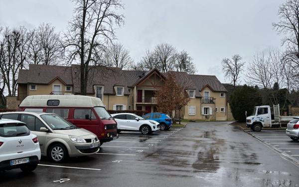 Stationnement à vendre    10 m2 D'Huison-Longueville