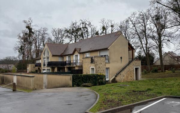 Stationnement à vendre    10 m2 D'Huison-Longueville