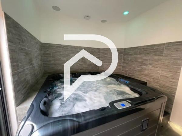 Immeuble 5 pièces 67.9 m2