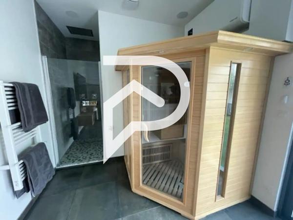Immeuble 5 pièces 67.9 m2