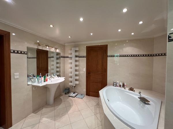 Maison 11 pièces 391.05 m2