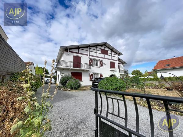 Maison à vendre Reze - 7 pièces, 240m² avec 4 chambre(s) à 583 550€ - AJP Immobilier Rezé