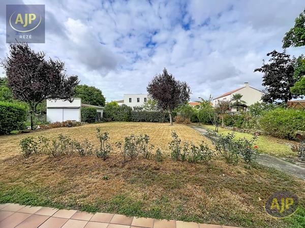 Maison à vendre Reze - 7 pièces, 240m² avec 4 chambre(s) à 583 550€ - AJP Immobilier Rezé