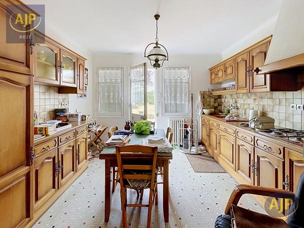 Maison à vendre Reze - 7 pièces, 240m² avec 4 chambre(s) à 583 550€ - AJP Immobilier Rezé