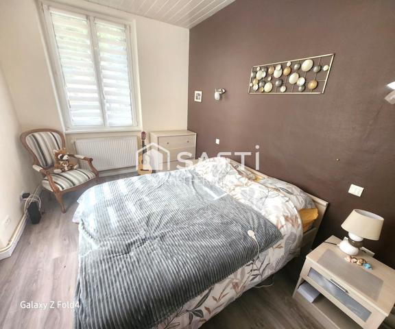 Appartement de 56 m², comprenant des combles et une cave.