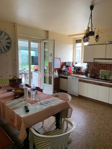 Maison en campagne de 164 m² habitables. Le bien est située une large parcelle arborée. L'habitation comprend, un rez-de-chaussée avec, salon séjour , cuisine, une salle d'eau et véranda. À l'étage, entièrement rénover à neuf : quatre chambres, une salle de bain et wc.
Maison sur grand sous-sol avec garage, caves ....
En extérieur, arbres fruitiers et espaces de verdures.


Classée énergétiquement en D, cette maison ne demande qu'à être visitée.

N'attendez plus. Plus de photos sur demandes.