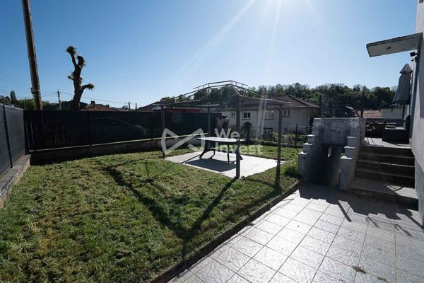 Maison mitoyenne rénovée – 83 m² – 3 chambres – Jardin 338 m² – Un véritable havre de paix