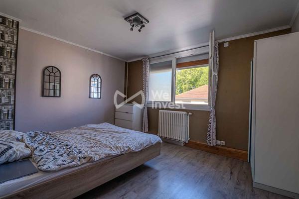 Maison mitoyenne rénovée – 83 m² – 3 chambres – Jardin 338 m² – Un véritable havre de paix