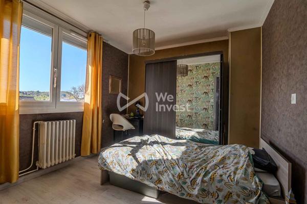 Maison mitoyenne rénovée – 83 m² – 3 chambres – Jardin 338 m² – Un véritable havre de paix