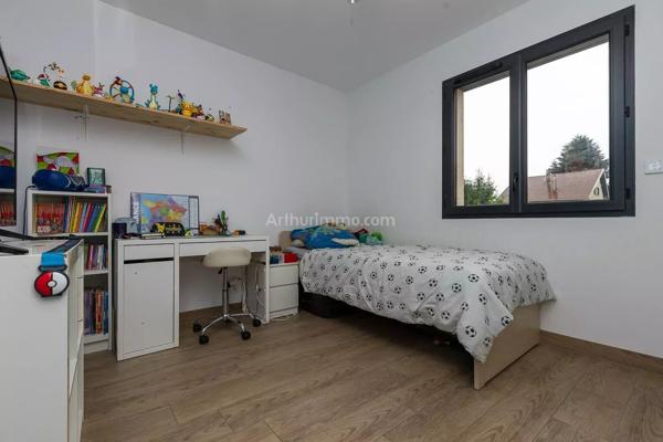 Vente                                                      Maison
                        
                     5 pièces                      142 m2                     à Vézeronce-Curtin