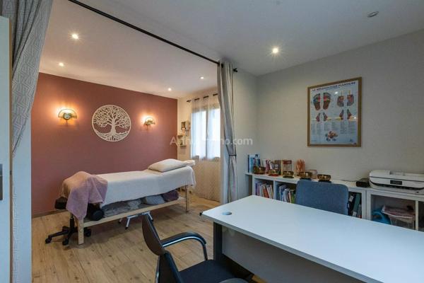 Vente                                                      Maison
                        
                     5 pièces                      142 m2                     à Vézeronce-Curtin