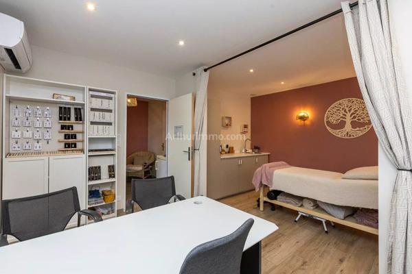 Vente                                                      Maison
                        
                     5 pièces                      142 m2                     à Vézeronce-Curtin