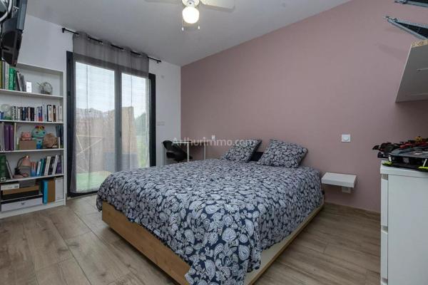 Vente                                                      Maison
                        
                     5 pièces                      142 m2                     à Vézeronce-Curtin
