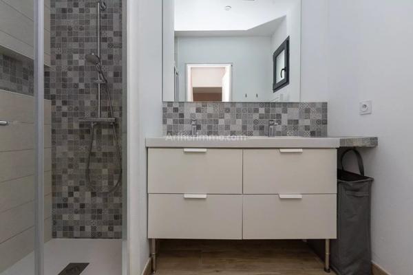 Vente                                                      Maison
                        
                     5 pièces                      142 m2                     à Vézeronce-Curtin