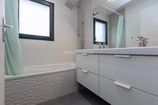 Vente                                                      Maison
                        
                     5 pièces                      142 m2                     à Vézeronce-Curtin