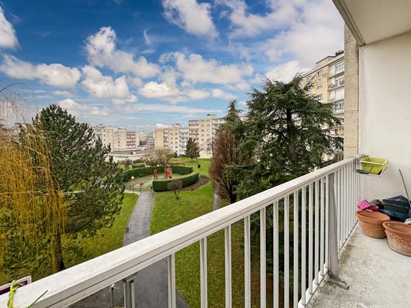 ROSNY SOUS BOIS RER E & A - Appartement T4