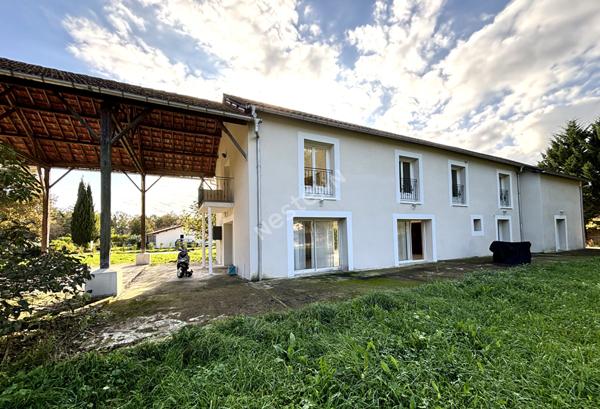 Grande maison récente de 320 m² sur un terrain de 2392 m2 avec partie constructible pour une seconde maison indépendante