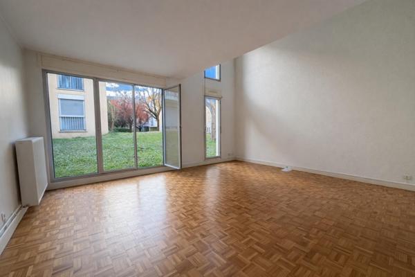 Chartrons – Jardin Public | T4 Duplex avec Terrasse & Garage – 101 m²