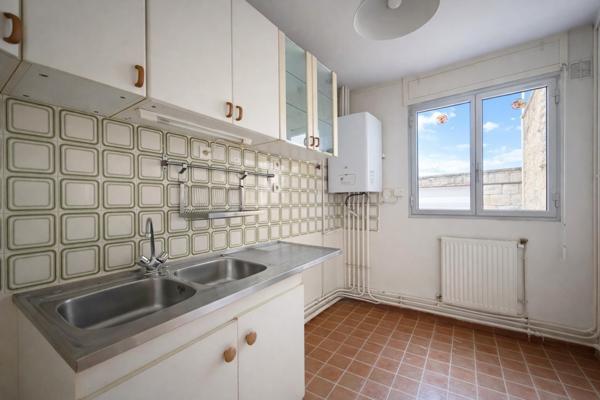 Chartrons – Jardin Public | T4 Duplex avec Terrasse & Garage – 101 m²