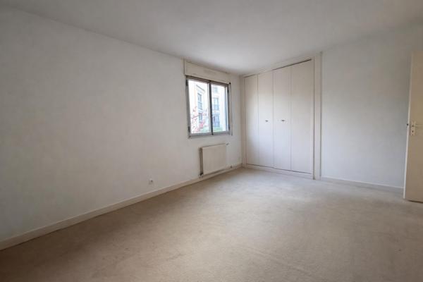 Chartrons – Jardin Public | T4 Duplex avec Terrasse & Garage – 101 m²