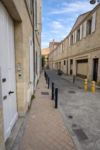 Chartrons – Jardin Public | T4 Duplex avec Terrasse & Garage – 101 m²