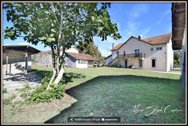 Maison de maître de 224 m² environ à vendre 10 pièces  (40) et dépendances