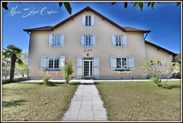 Maison de maître de 224 m² environ à vendre 10 pièces  (40) et dépendances