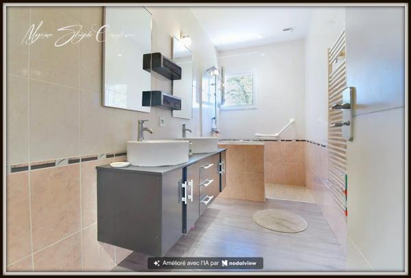 Maison de maître de 224 m² environ à vendre 10 pièces  (40) et dépendances