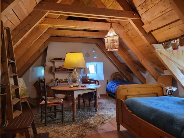 Maison en pierres avec très belle vue. Allanche (15160)