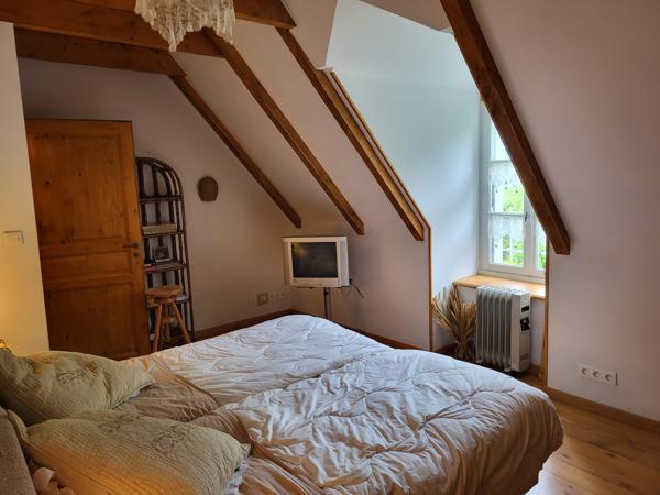 Maison en pierres avec très belle vue. Allanche (15160)