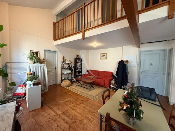 Duplex lumineux en plein coeur de ville avec parking sécurisé