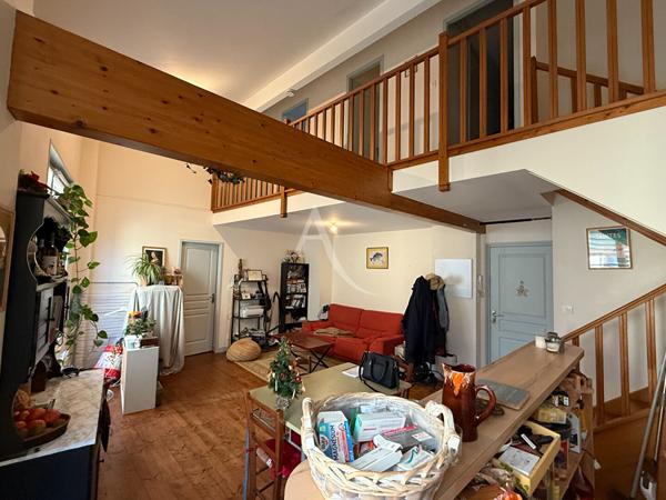 Duplex lumineux en plein coeur de ville avec parking sécurisé