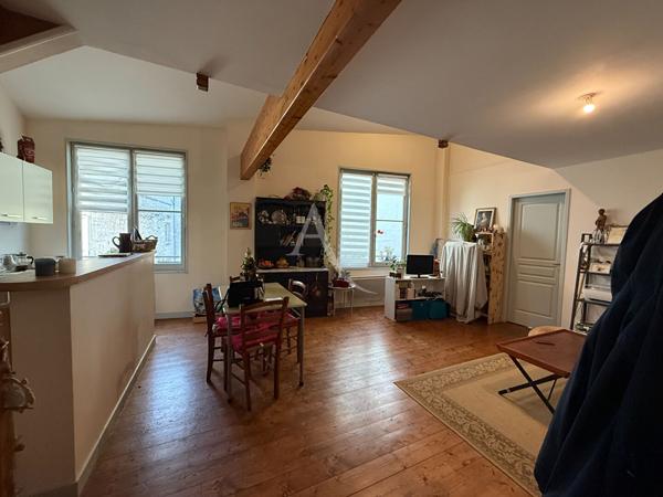 Duplex lumineux en plein coeur de ville avec parking sécurisé