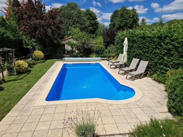 Maison ancienne - Le bugue Maison 4 chambres, dépendance, piscine et jardin proche du village.